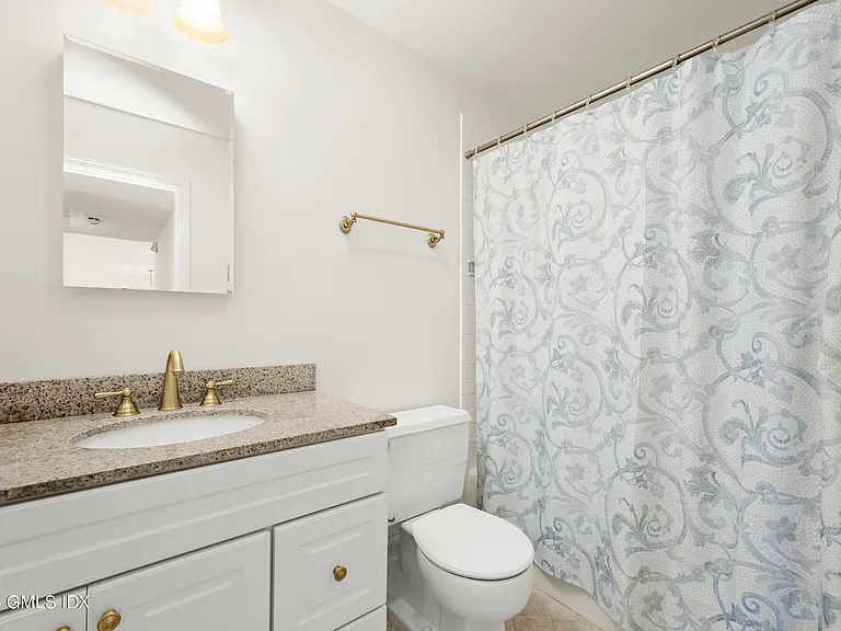 140 Field Point Rd #26 — Photo 7
