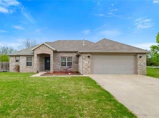 710 Bonnie Scotland Dr, Prairie Grove, AR 72753