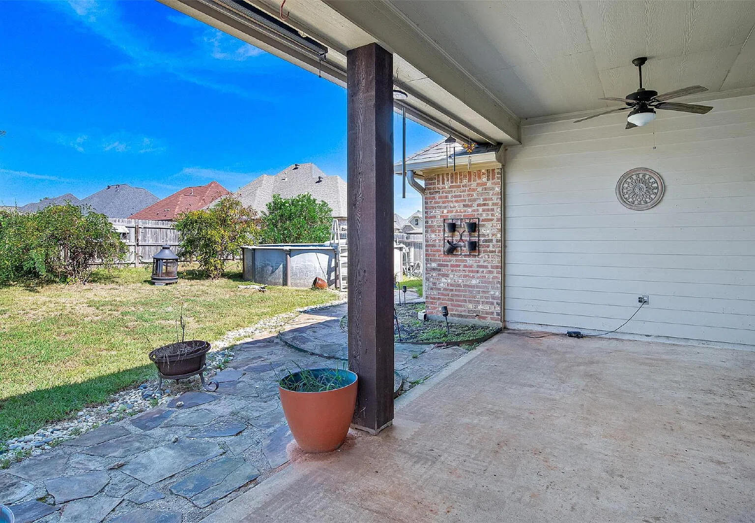 3 bed, 2.0 bath, 1882 sqft, $2,250 — Photo 3