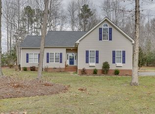 70 Riverboat Ln W, Hartfield, VA 23071