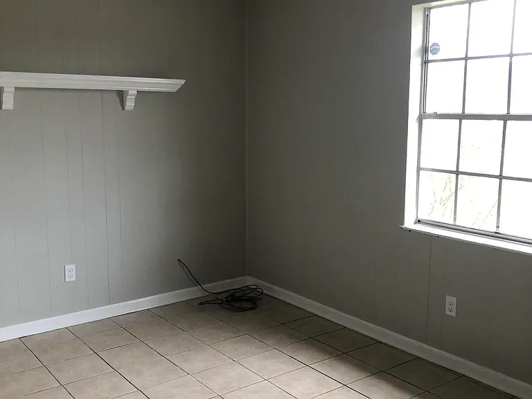 567 Shannon Dr — Photo 2
