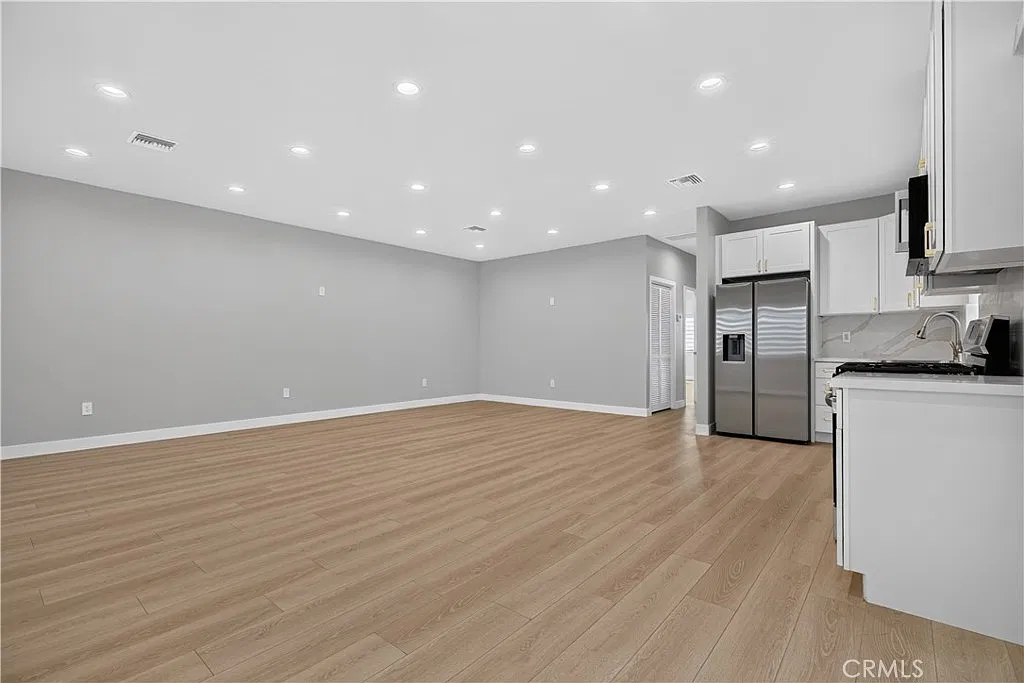 2 bed, 1067 sqft, $3,999 — Photo 3