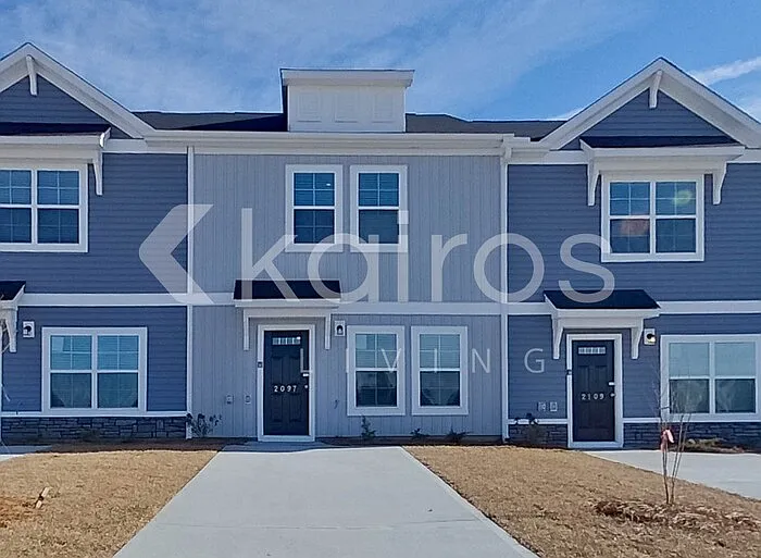 2097 Banyon Cir — Photo 1