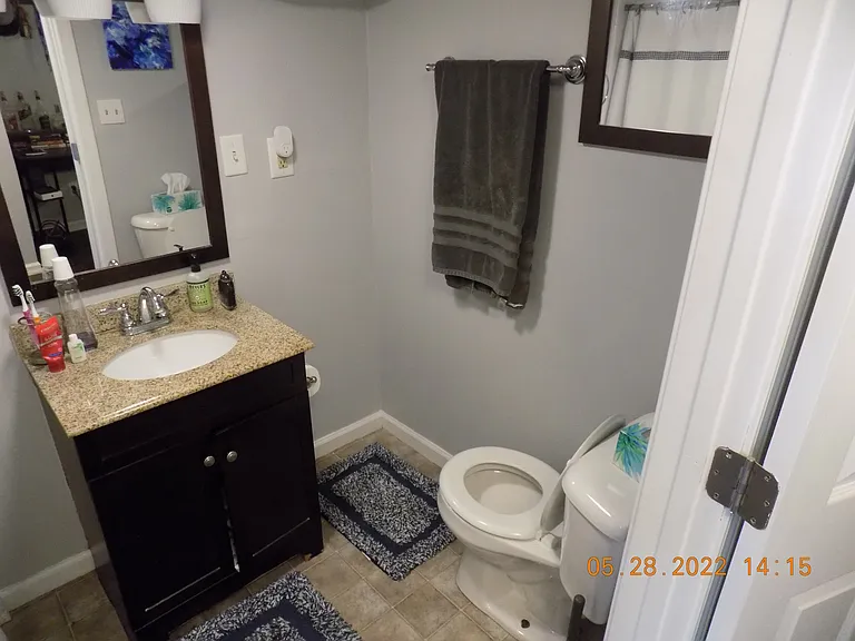 566 W Short St #C — Photo 7