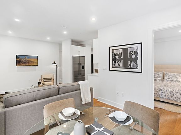 3rd image of 160 E 48th St APT 2T
