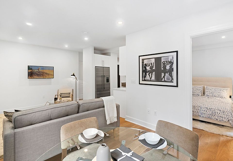 1st image of 160 E 48th St APT 9B