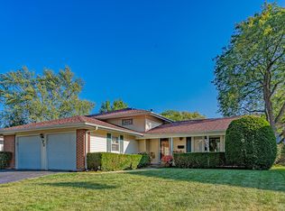 77 Eden Rd, Elk Grove Village, IL 60007
