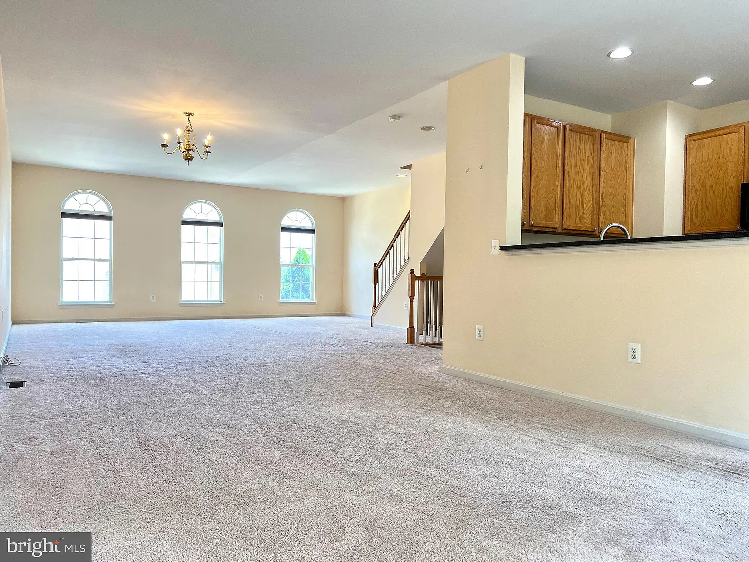 3 bed, 4.0 bath, 2650 sqft, $2,950 — Photo 2