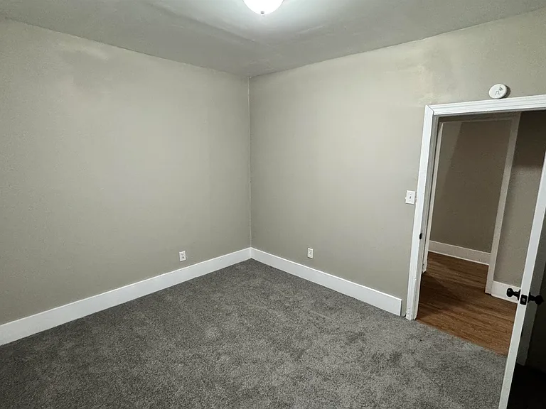 919 N Willett St — Photo 14