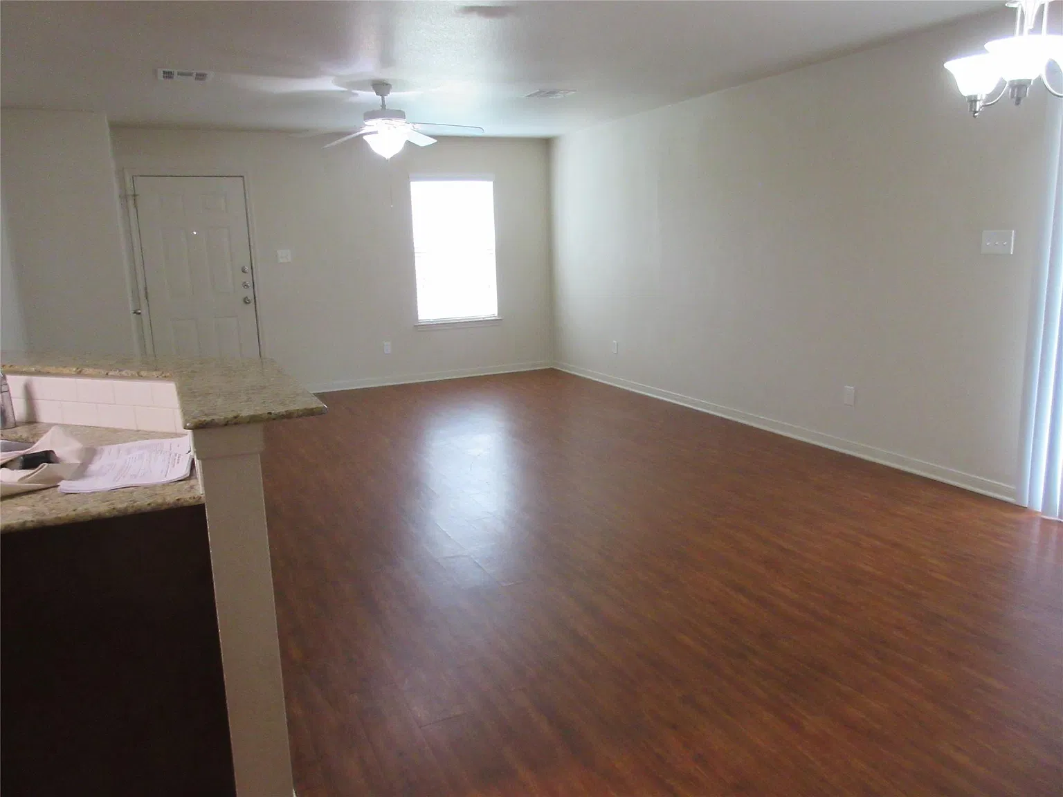 3 bed, 2.0 bath, 1255 sqft, $1,650 — Photo 3