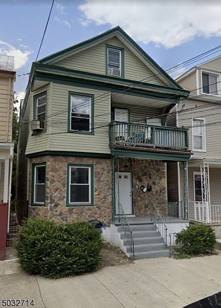 1st image of 257 12th Ave