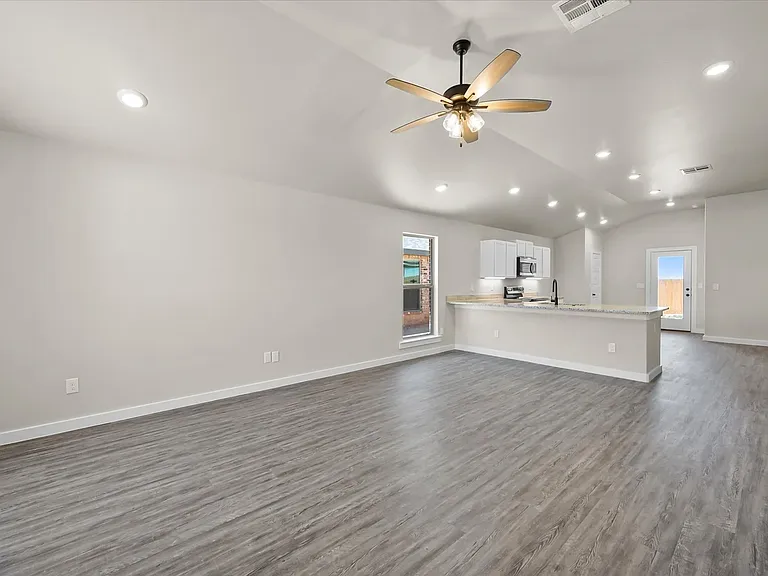 3414 Tiffin Ave — Photo 3