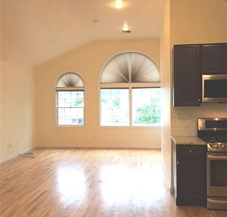 3rd image of 14 Elizabeth St #2