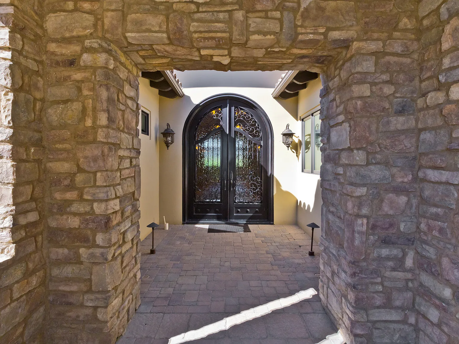 4 bed, 4.5 bath, 4429 sqft, $26,500 — Photo 4