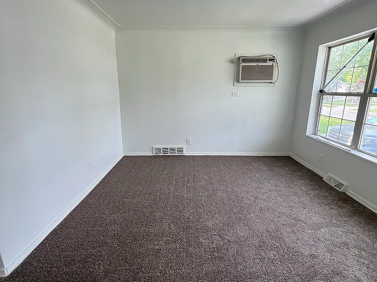 7560 Prospect Ave — Photo 4