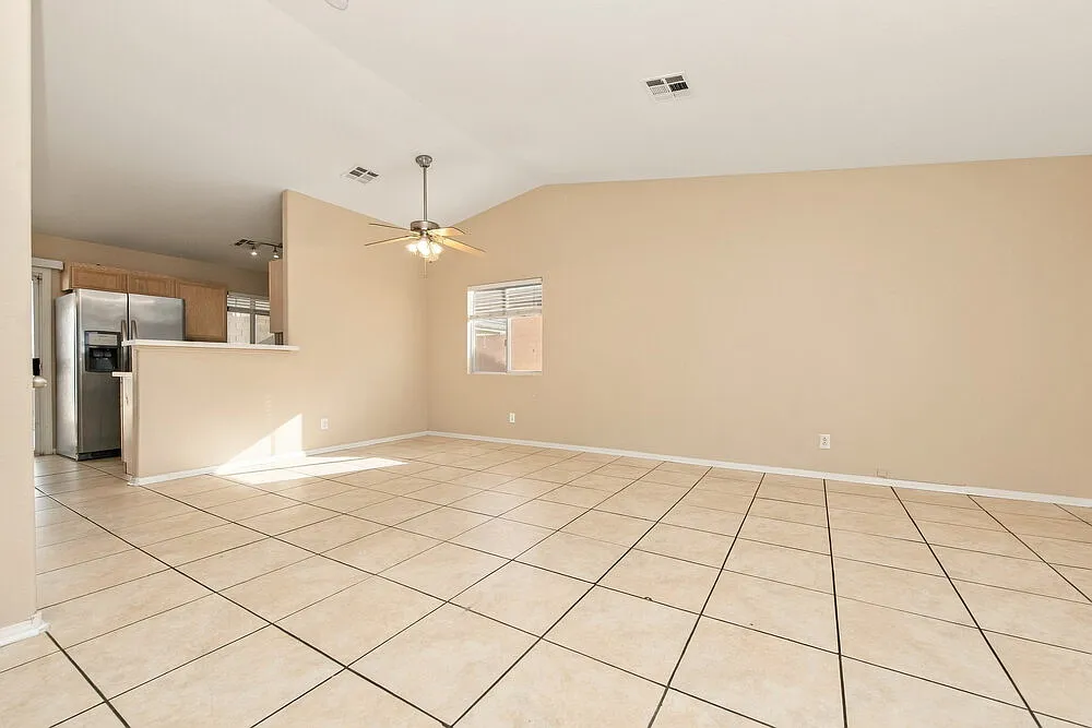 3 bed, 2.0 bath, 1310 sqft, $2,050 — Photo 3