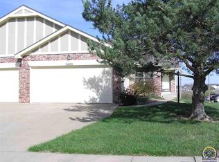 5600 SW Barrington Ct N, Topeka, KS 66614