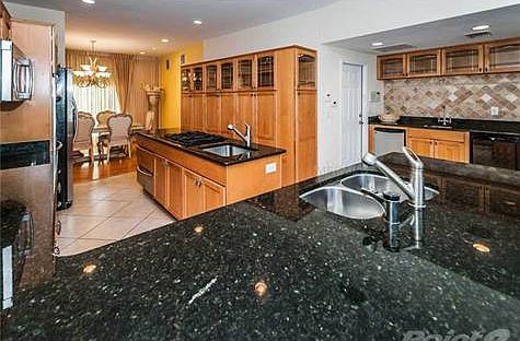 4th image of 205 22nd St