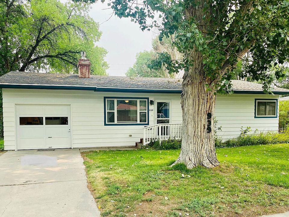 1st image of 939 Moose Dr