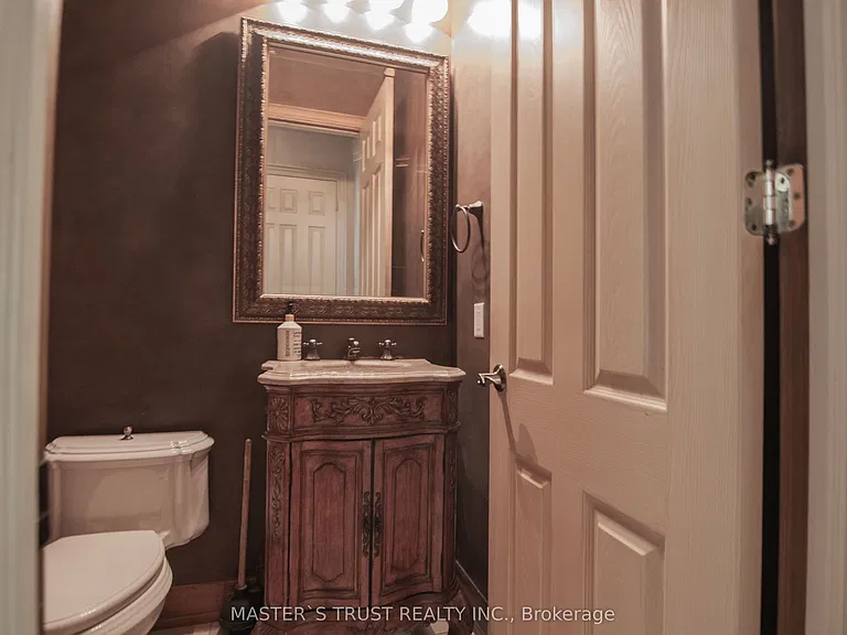 678 Saint Nicholas Ct — Photo 17