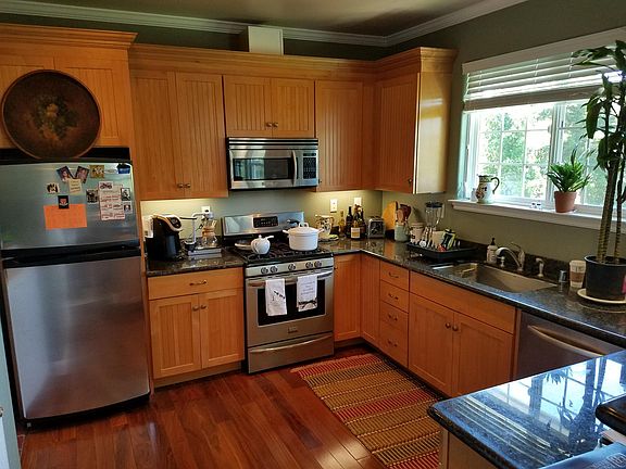 Stainless appliances abound, along with plenty of granite countertops to bake your favorite breakfast muffins or prepare a Wine Country meal.