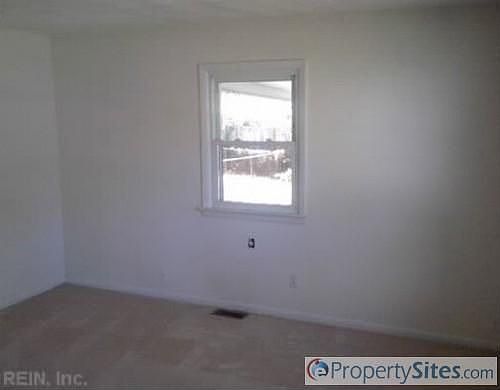 3rd image of 1152 Washington Dr