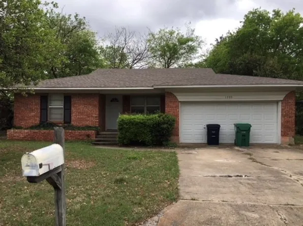 1705 Crescent St, Denton, TX 76201