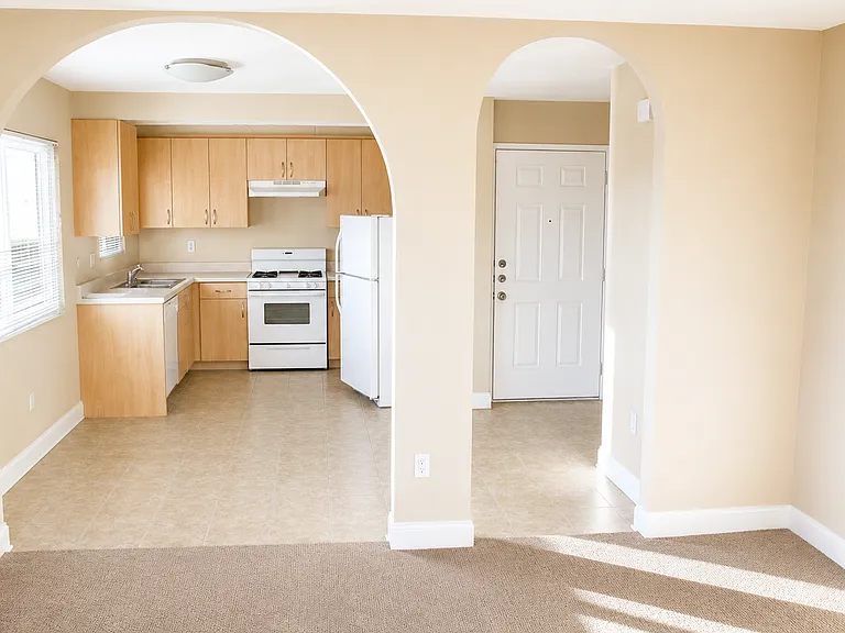 951 W Summerland Ave — Photo 4