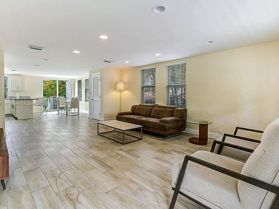 5th image of 1578 NE 110th St #A