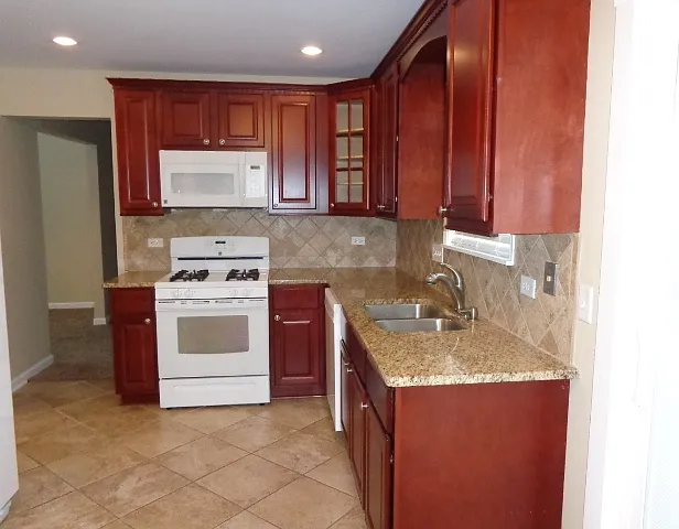 2201 N Oakleaf Ln — Photo 3