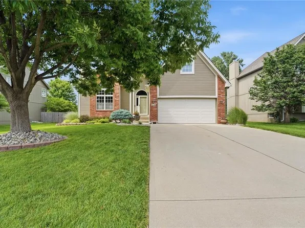 908 SE 12th St, Lees Summit, MO 64081