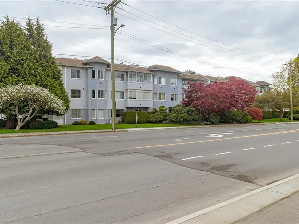 3931 Shelbourne St #208, Saanich, BC V8P 4H9