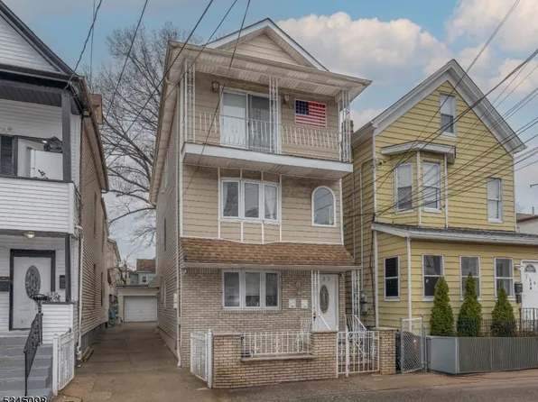 152 Court St, Elizabeth City, NJ 07206