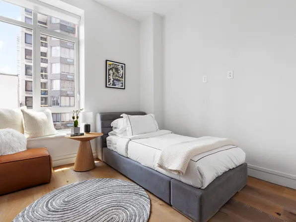 305 East 61st Street image 14 of 17