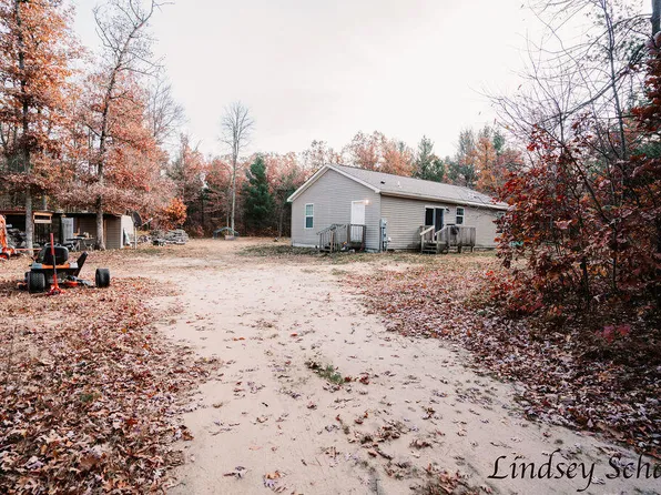 9060 E 48th St, Newaygo, MI 49337
