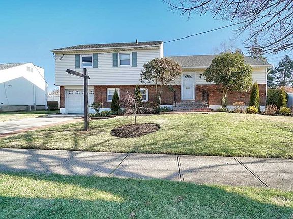 2nd image of 77 Massapequa Ave