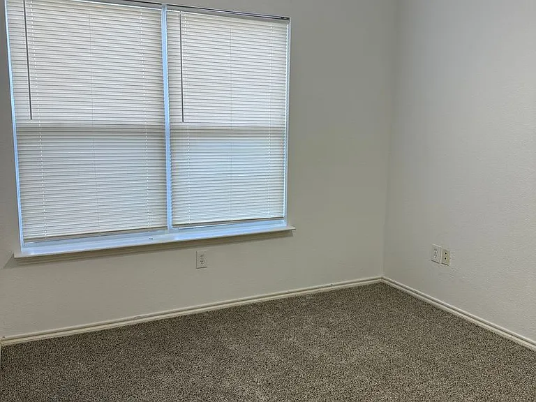 2802 Pasadena Ln — Photo 6