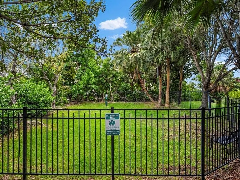 Delray Bay Apartments — Photo 14