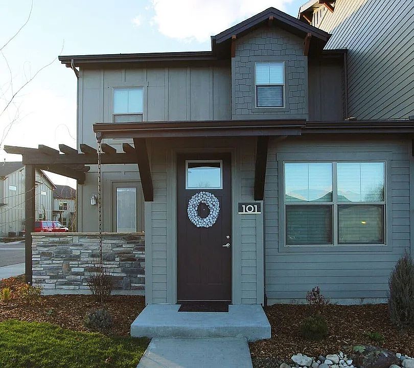 Townhomes With Attached Garages
