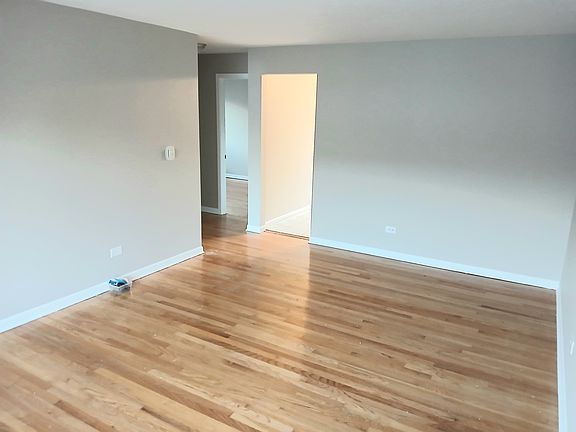 3rd image of 4427 Prairie Ave #2R