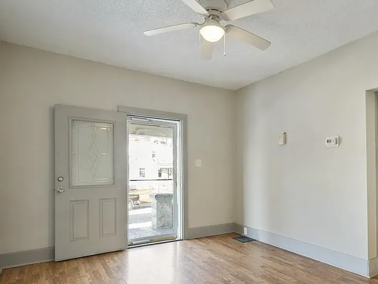 504 Montana Ave — Photo 5