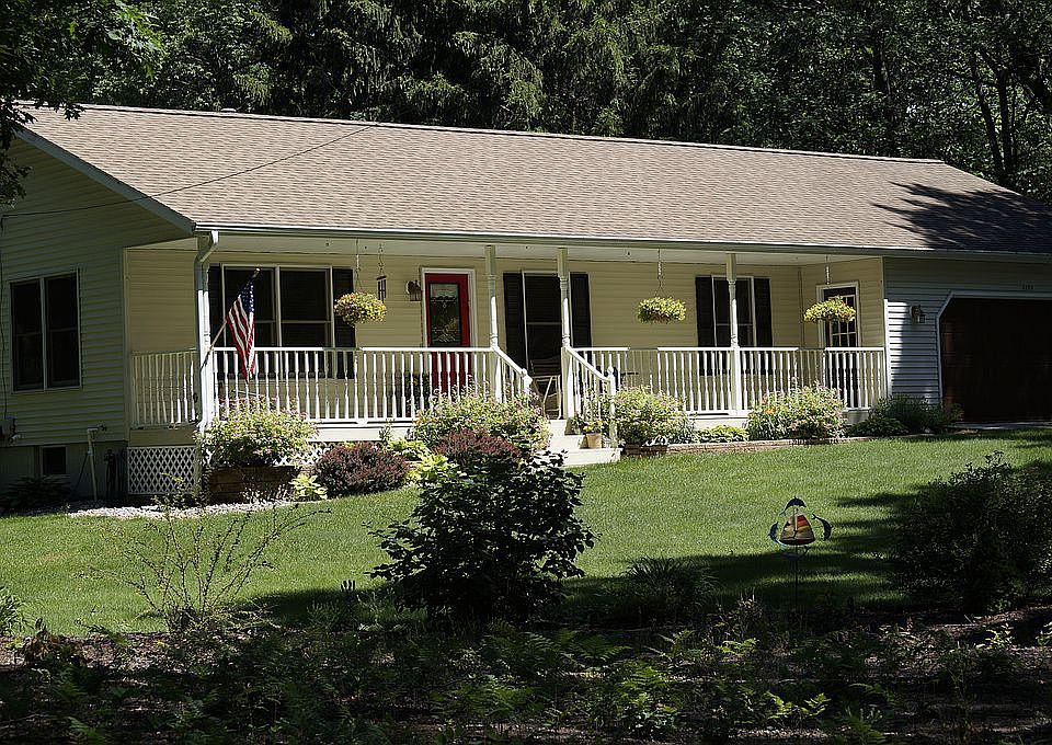 1st image of 6820 Lakeshore Dr