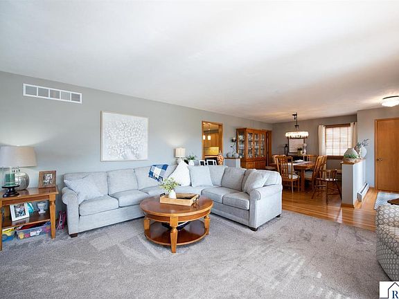 4th image of 521 7th Ave NE