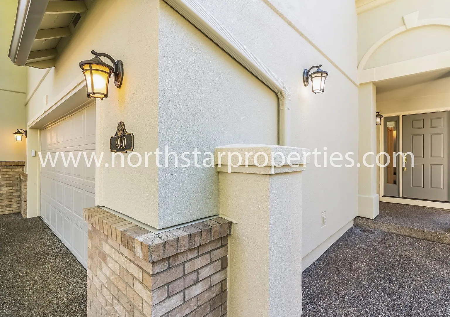 Beautiful Lake Oswego Townhome — Photo 4