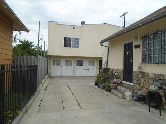 2nd image of 812 W 48th St