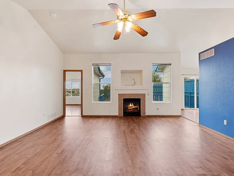 1035 Lords Hill Dr — Photo 4