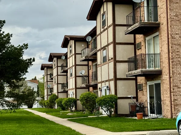 3821 W 123rd St APT 301, Alsip, IL 60803