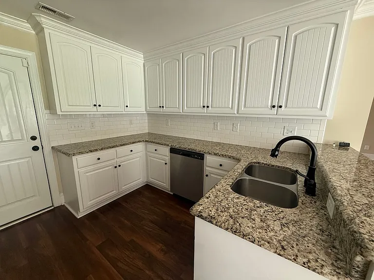 3606 Ashford Dr — Photo 6