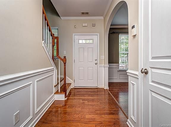 3rd image of 8008 Lynwood Sq