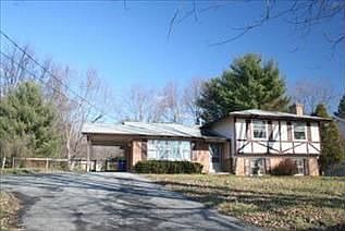 2nd image of 6909 Muncaster Mill Rd